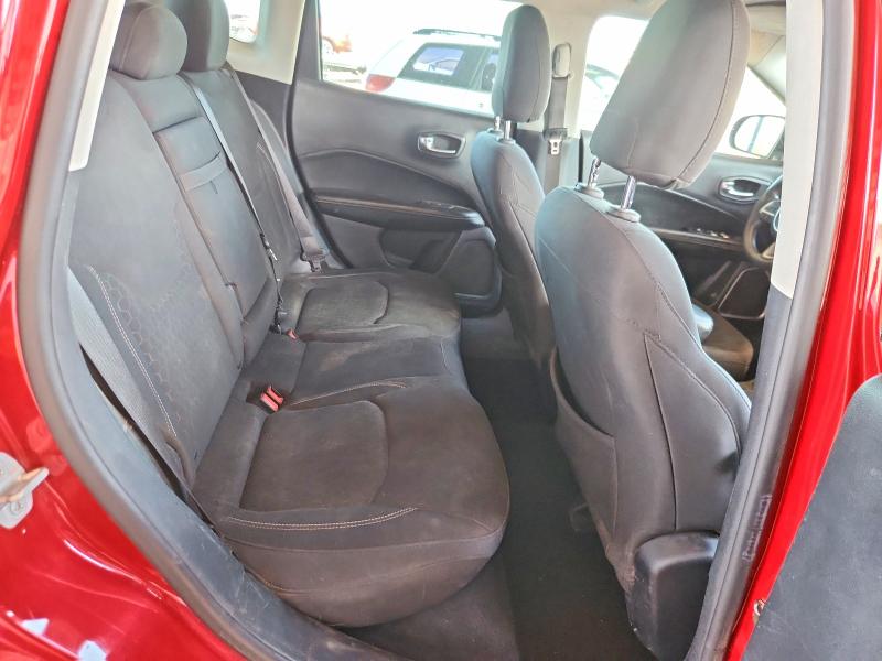 63700306 :رقم المزاد ، 3C4NJCAB2JT368950 vin ، 2018 Jeep Compass مزاد بيع