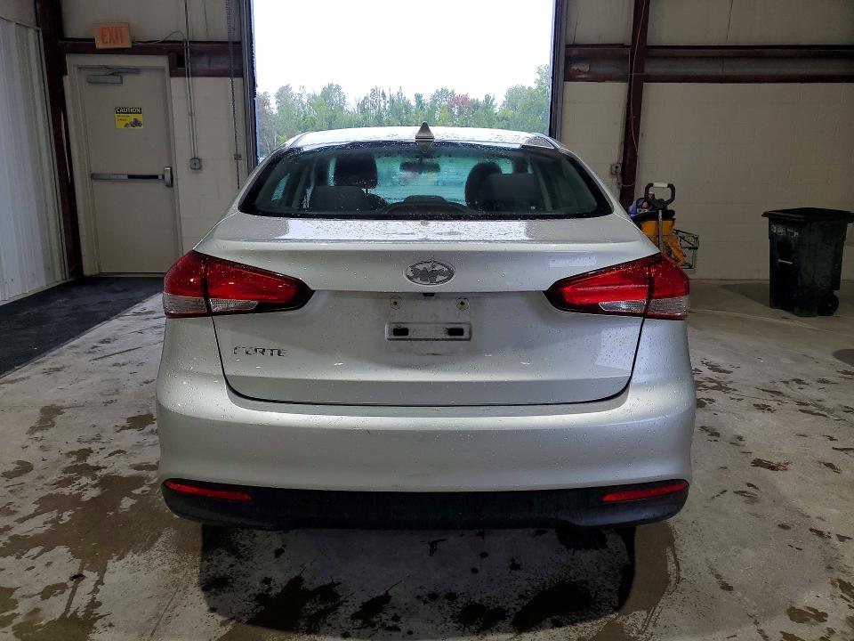 2018 Kia Forte მანქანა იყიდება აუქციონზე, vin: 3KPFL4A73JE253486, აუქციონის ნომერი: 67101406