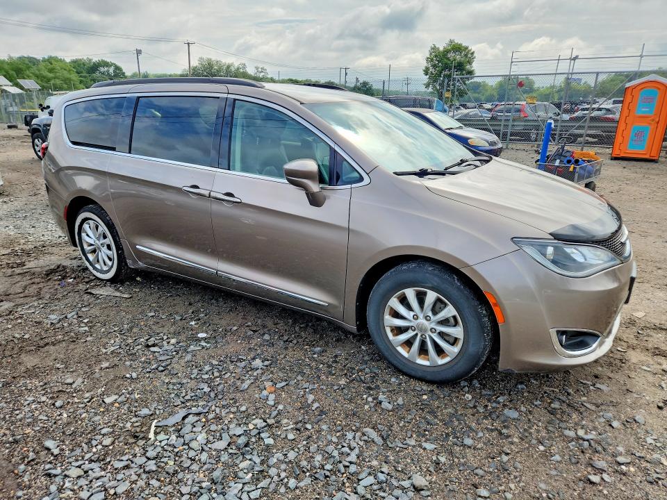 Продаж на аукціоні авто 2017 Chrysler Pacifica, vin: 2C4RC1BG2HR744795, номер лоту: 63679986
