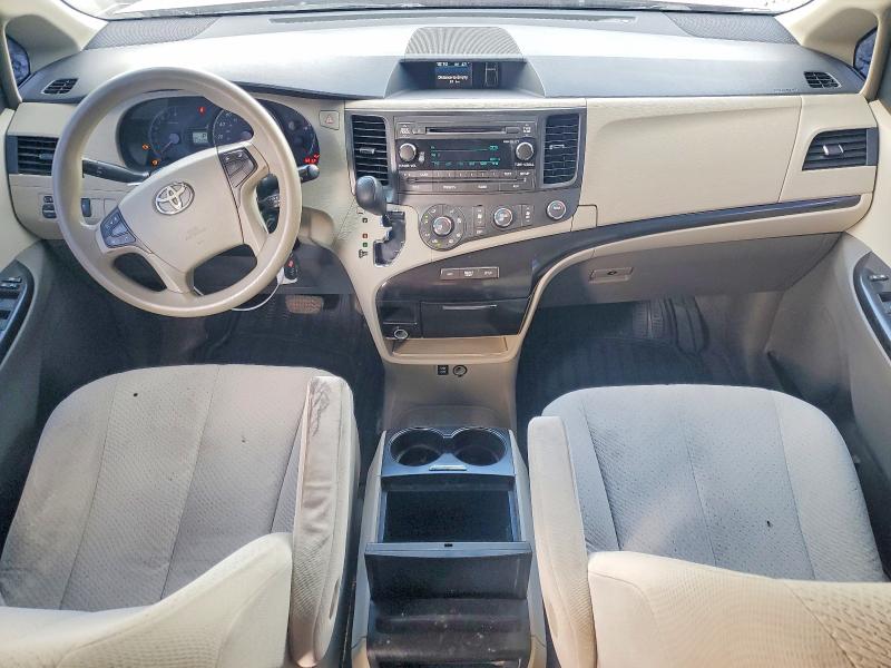 61852916 :رقم المزاد ، 5TDKK3DC2BS070351 vin ، 2011 Toyota Sienna مزاد بيع
