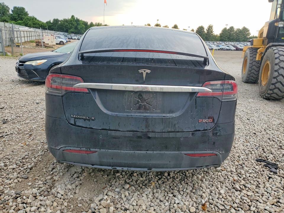 63347736 :رقم المزاد ، 5YJXCAE43GF000898 vin ، 2016 Tesla Model X مزاد بيع