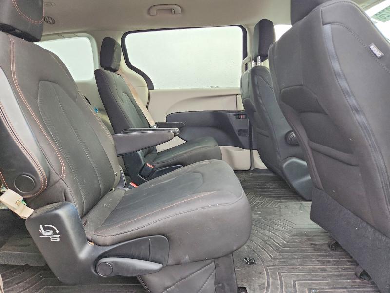 2017 Chrysler Pacifica მანქანა იყიდება აუქციონზე, vin: 2C4RC1DG3HR660398, აუქციონის ნომერი: 64692726