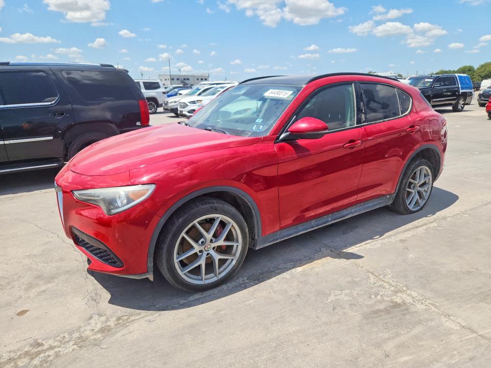 64490016 :رقم المزاد ، ZASFAKPN0J7B98941 vin ، 2018 Alfa Romeo Stelvio مزاد بيع
