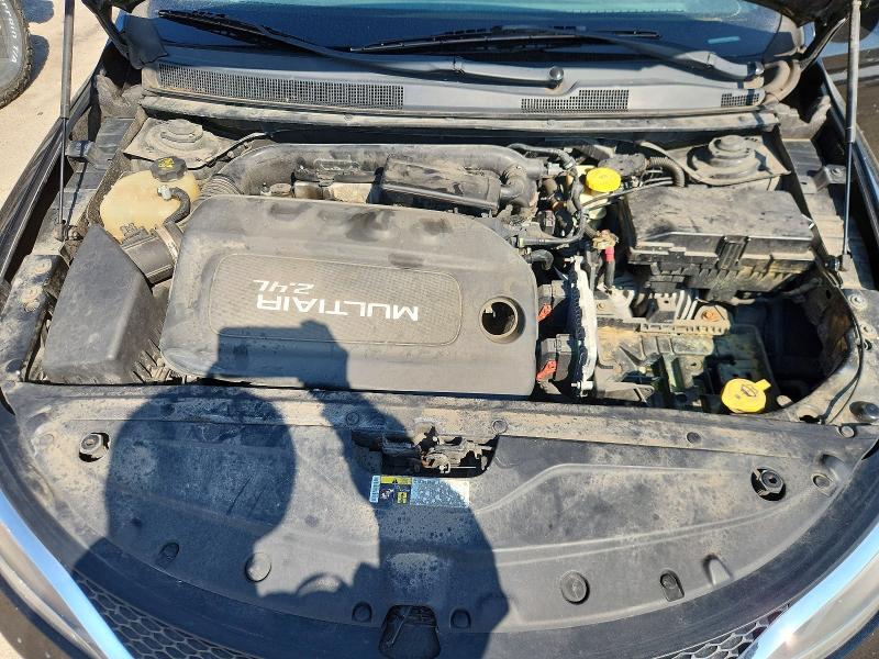 66025876 :رقم المزاد ، 1C3CCCAB3FN616393 vin ، 2015 Chrysler 200 مزاد بيع