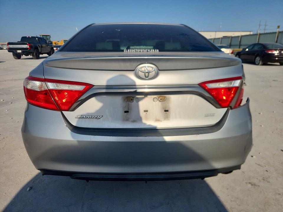 64100446 :رقم المزاد ، 4T1BF1FK7FU059209 vin ، 2015 Toyota Camry مزاد بيع