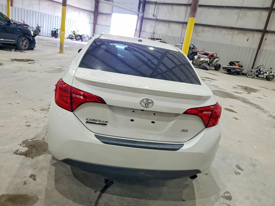 Продажа на аукционе авто 2017 Toyota Corolla, vin: 5YFBURHE4HP604752, номер лота: 63392926