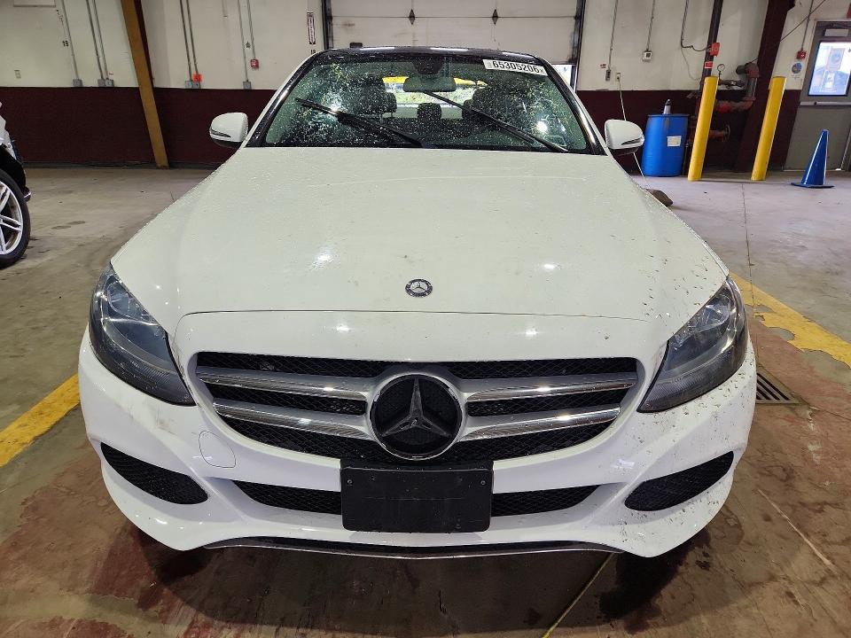 65305206 :رقم المزاد ، 55SWF4KB3HU222462 vin ، 2017 Mercedes-benz C مزاد بيع