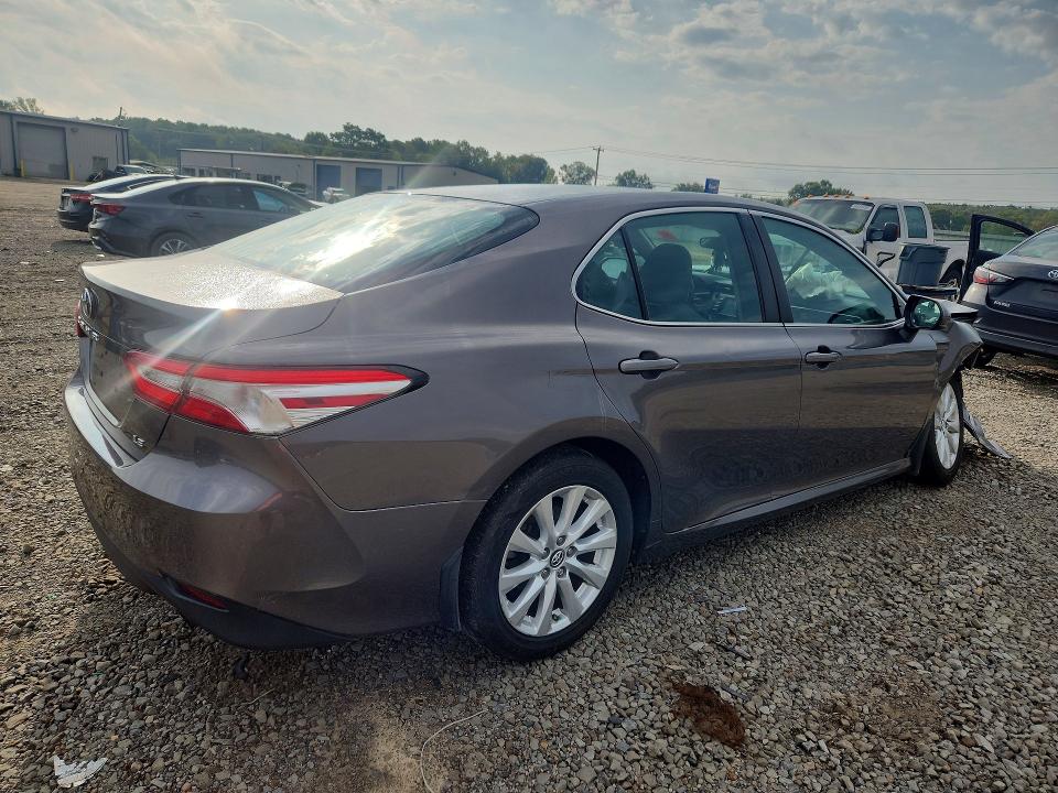 2018 Toyota Camry მანქანა იყიდება აუქციონზე, vin: 4T1B11HK0JU547082, აუქციონის ნომერი: 66273696