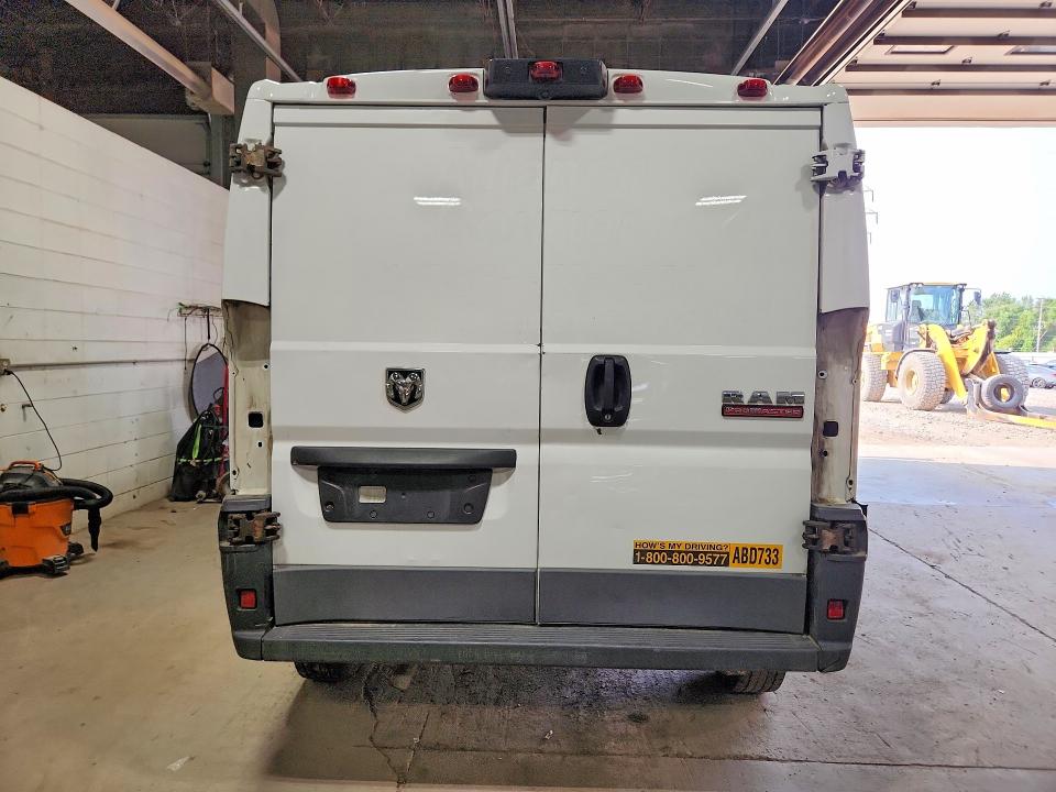 64788436 :رقم المزاد ، 3C6TRVAG2HE551374 vin ، 2017 Ram Promaster 1500 مزاد بيع