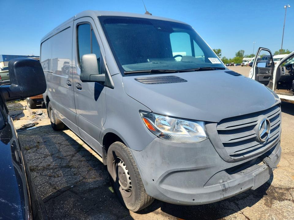 62818576 :رقم المزاد ، W1W4DBHY5MT047593 vin ، 2021 Mercedes-benz Sprinter مزاد بيع