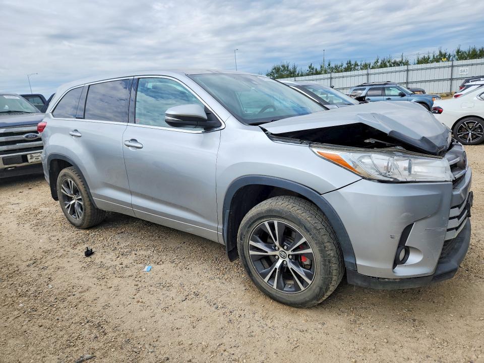 Продаж на аукціоні авто 2018 Toyota Highlander, vin: 5TDBZRFH9JS834346, номер лоту: 64823886