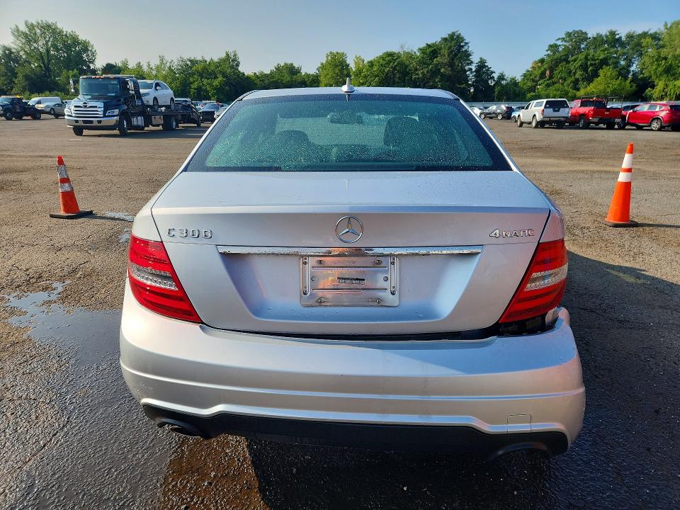 2012 Mercedes-benz C მანქანა იყიდება აუქციონზე, vin: WDDGF8BB6CR227743, აუქციონის ნომერი: 64207616
