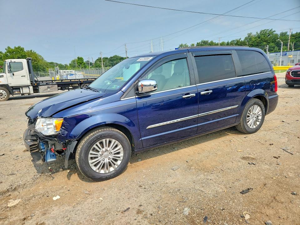 64726886 :رقم المزاد ، 2C4RC1CG0FR638566 vin ، 2015 Chrysler Town & Country مزاد بيع