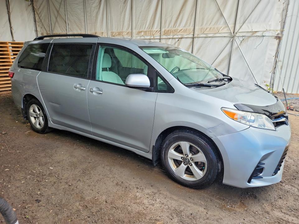64045186 :رقم المزاد ، 5TDKZ3DC0KS976395 vin ، 2019 Toyota Sienna مزاد بيع