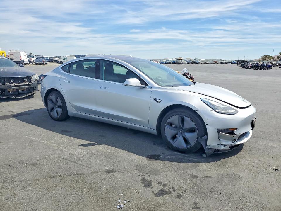 66039366 :رقم المزاد ، 5YJ3E1EA2JF016676 vin ، 2018 Tesla Model 3 مزاد بيع