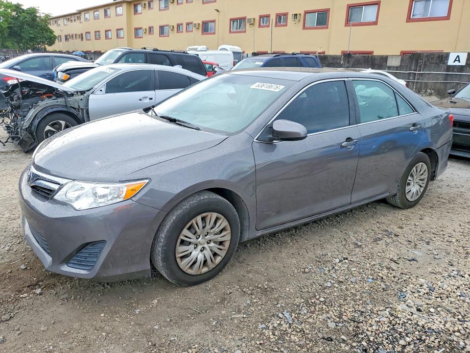 63618676 :رقم المزاد ، 4T1BF1FK9CU581917 vin ، 2012 Toyota Camry مزاد بيع
