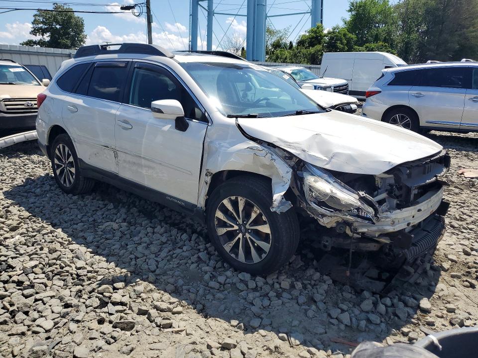63583506 :رقم المزاد ، 4S4BSELC8F3273132 vin ، 2015 Subaru Outback مزاد بيع