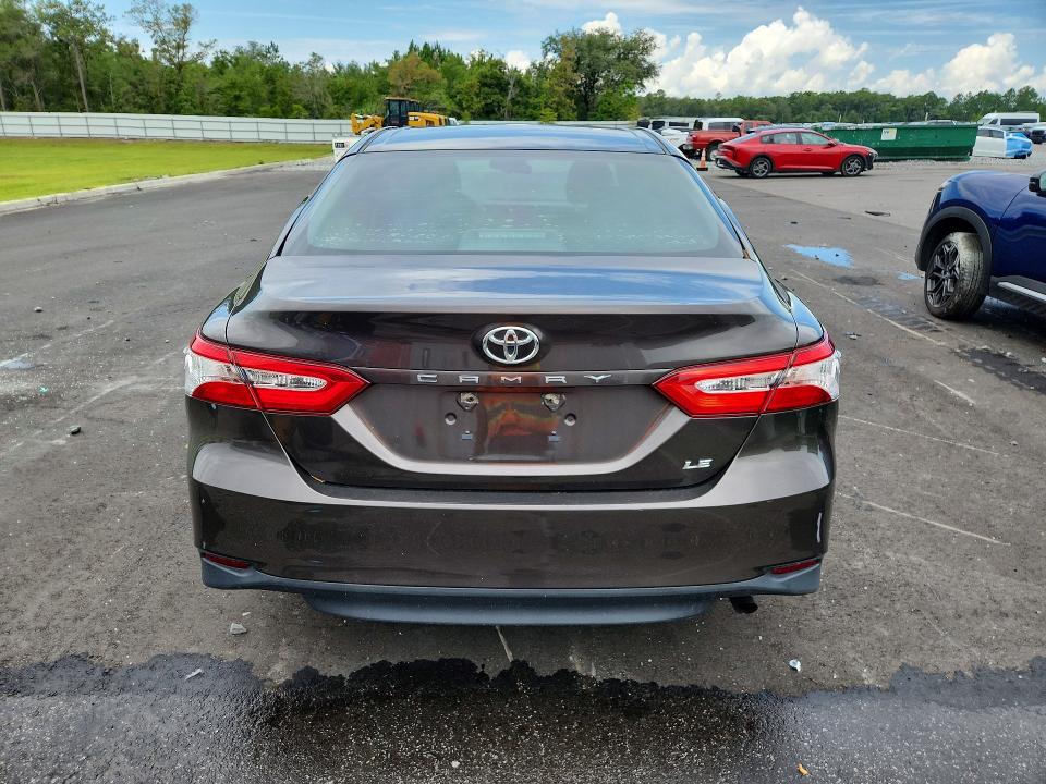 Продаж на аукціоні авто 2018 Toyota Camry, vin: 4T1B11HK6JU574237, номер лоту: 63441176
