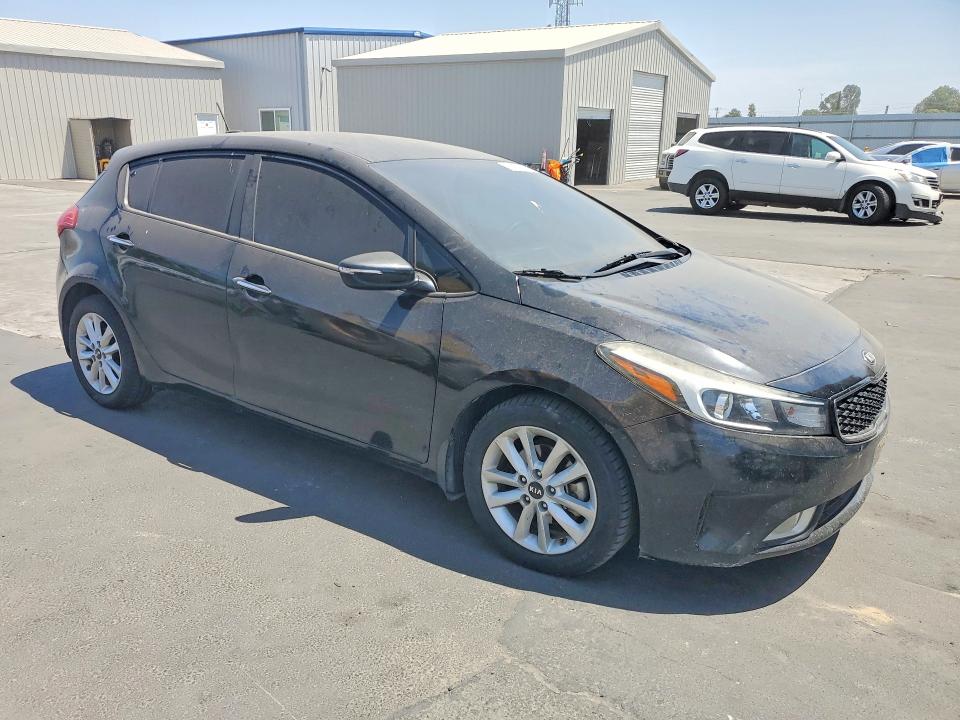 64078056 :رقم المزاد ، KNAFK5A81H5686843 vin ، 2017 Kia Forte5 مزاد بيع