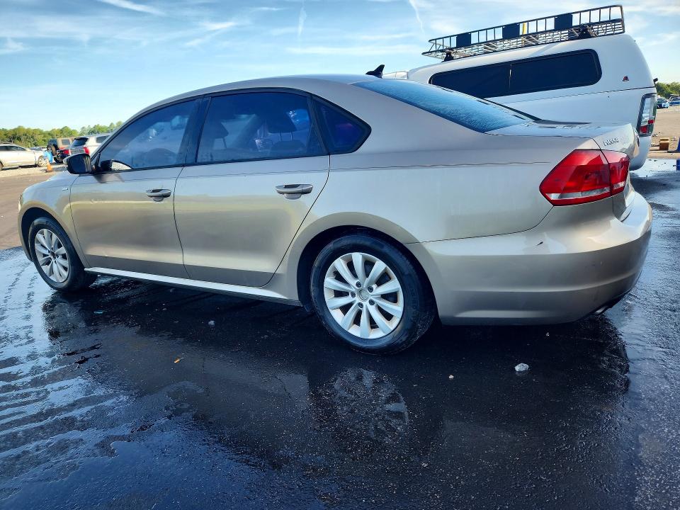 2015 Volkswagen Passat მანქანა იყიდება აუქციონზე, vin: 1VWAT7A31FC006827, აუქციონის ნომერი: 64641626