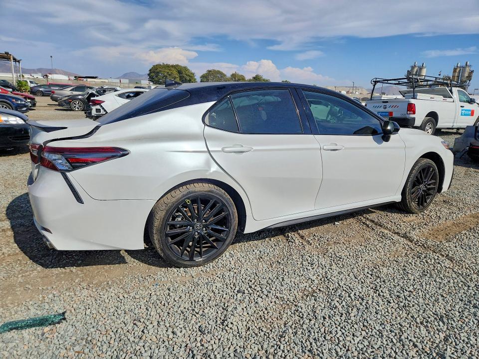 66504176 :رقم المزاد ، 4T1K61AK1NU024722 vin ، 2022 Toyota Camry مزاد بيع