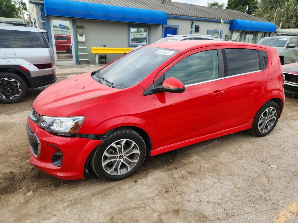 63709236 :رقم المزاد ، 1G1JD6SH9J4138590 vin ، 2018 Chevrolet Sonic مزاد بيع