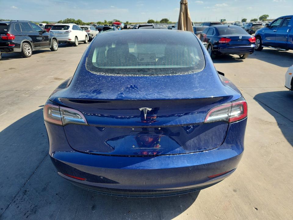 64655946 :رقم المزاد ، 5YJ3E1EA2JF018170 vin ، 2018 Tesla Model 3 مزاد بيع
