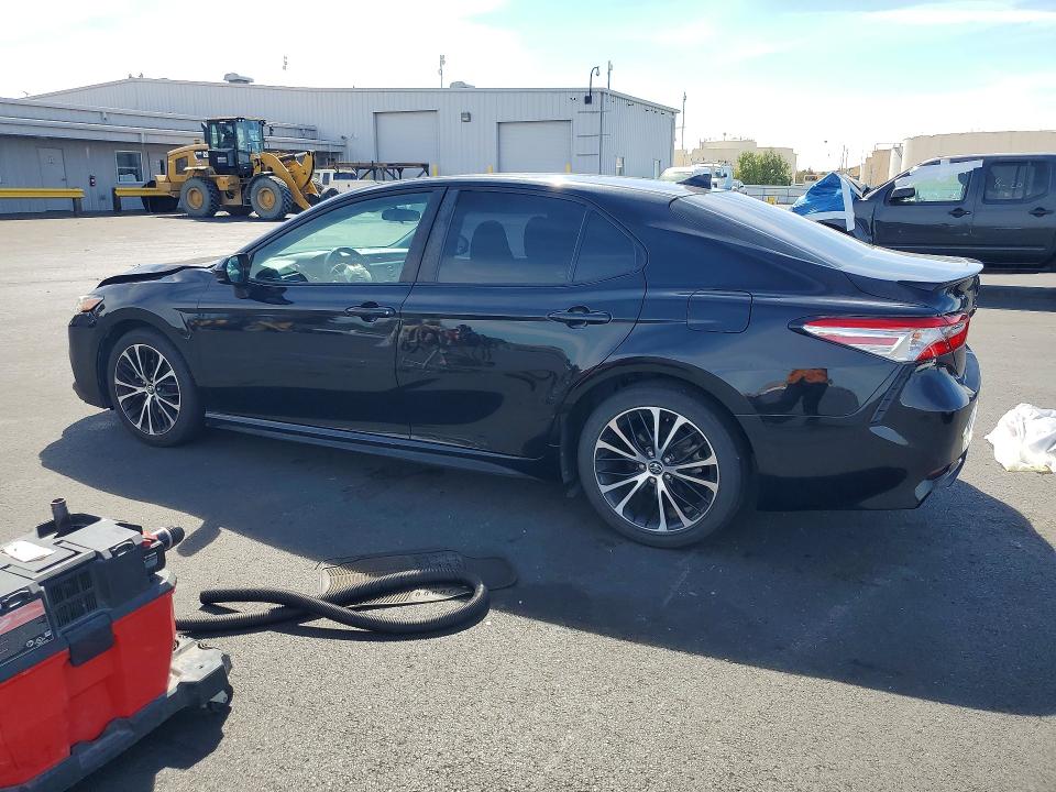 66126946 :رقم المزاد ، 4T1G11AK2LU920366 vin ، 2020 Toyota Camry مزاد بيع