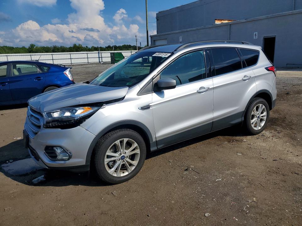 2018 Ford Escape მანქანა იყიდება აუქციონზე, vin: 1FMCU9HD6JUC45288, აუქციონის ნომერი: 63891516
