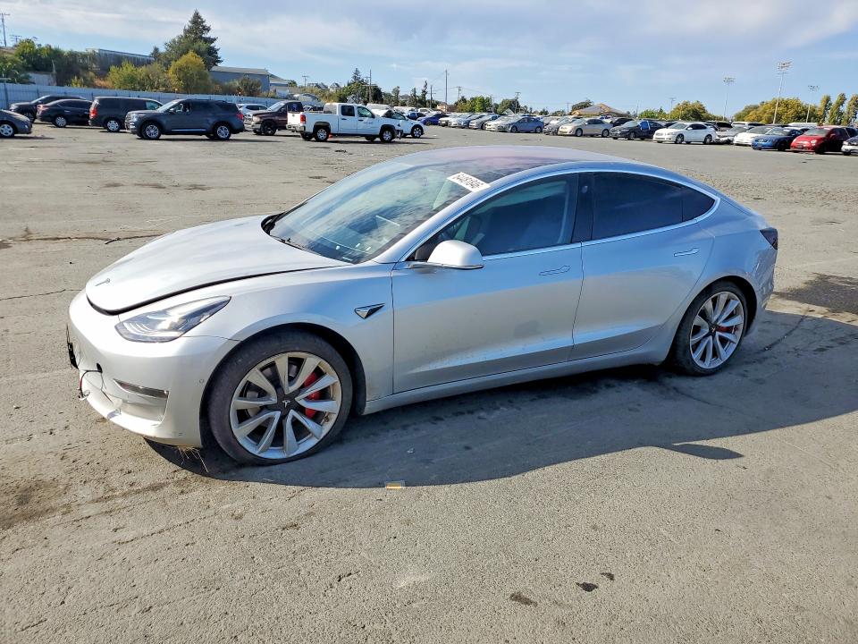 Продажа на аукционе авто 2018 Tesla Model 3, vin: 5YJ3E1EA2JF024339, номер лота: 64481846