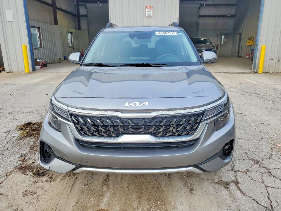 65442176 :رقم المزاد ، KNDEUCA21P7405989 vin ، 2023 Kia Seltos مزاد بيع