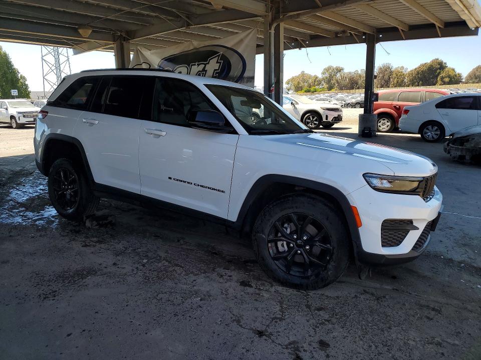 Продаж на аукціоні авто 2025 Jeep Grand Cherokee, vin: 1C4RJHAG1SC323263, номер лоту: 69414166