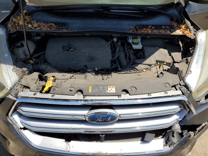2017 Ford Escape მანქანა იყიდება აუქციონზე, vin: 1FMCU0GD5HUC88043, აუქციონის ნომერი: 63993706