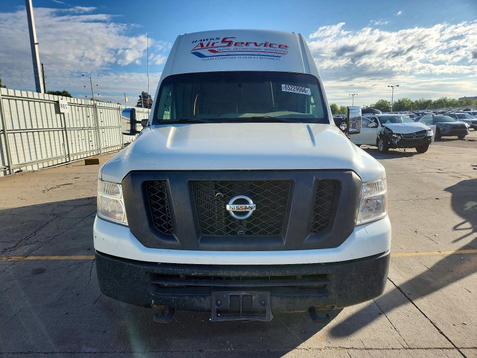 65229966 :رقم المزاد ، 1N6AF0LY9JN800883 vin ، 2018 Nissan Nv مزاد بيع