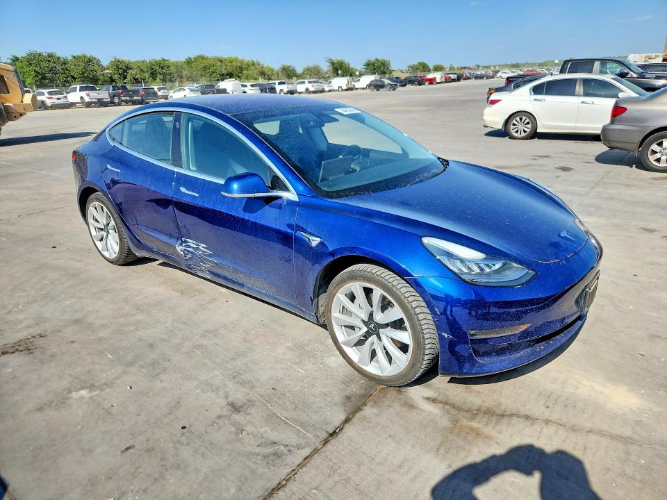 64655946 :رقم المزاد ، 5YJ3E1EA2JF018170 vin ، 2018 Tesla Model 3 مزاد بيع