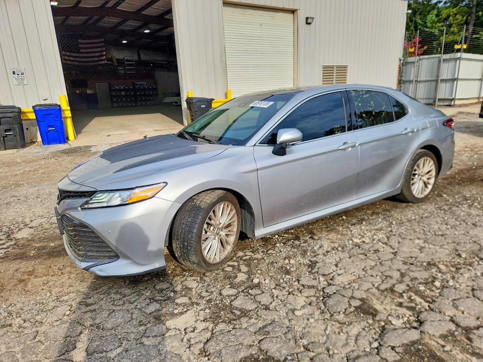 65910136 :رقم المزاد ، 4T1BZ1HKXJU020949 vin ، 2018 Toyota Camry مزاد بيع