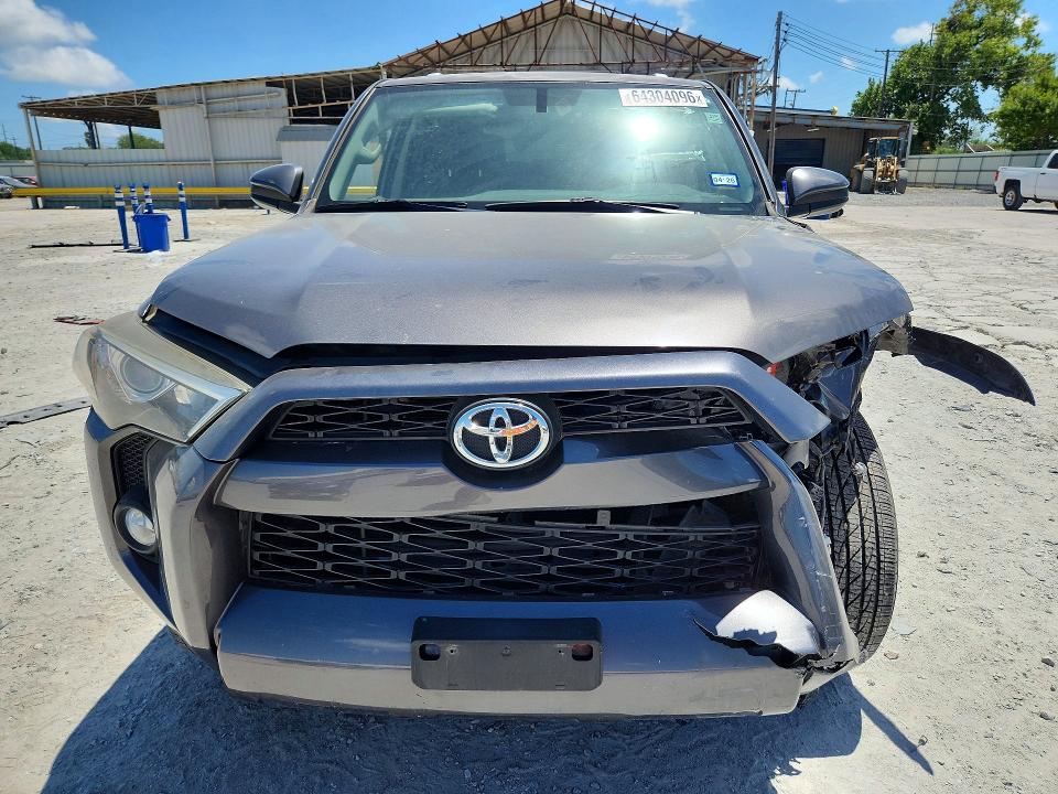 64304096 :رقم المزاد ، JTEZU5JR2J5165652 vin ، 2018 Toyota 4runner مزاد بيع