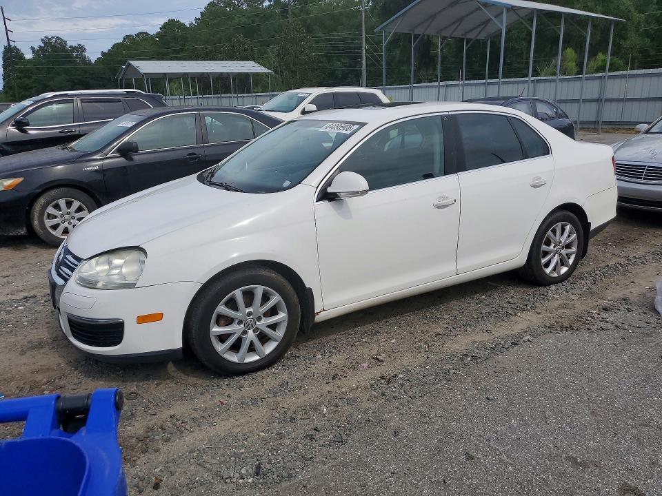64095906 :رقم المزاد ، 3VWRZ7AJ8AM045549 vin ، 2010 Volkswagen Jetta مزاد بيع