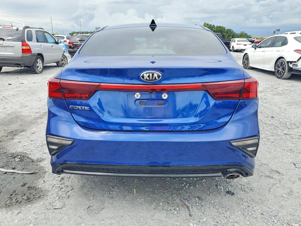 66070326 :رقم المزاد ، 3KPF24AD8ME341379 vin ، 2021 Kia Forte مزاد بيع