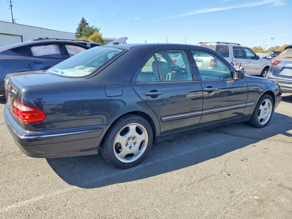 2001 Mercedes-benz E მანქანა იყიდება აუქციონზე, vin: WDBJF83J01X061328, აუქციონის ნომერი: 65051876