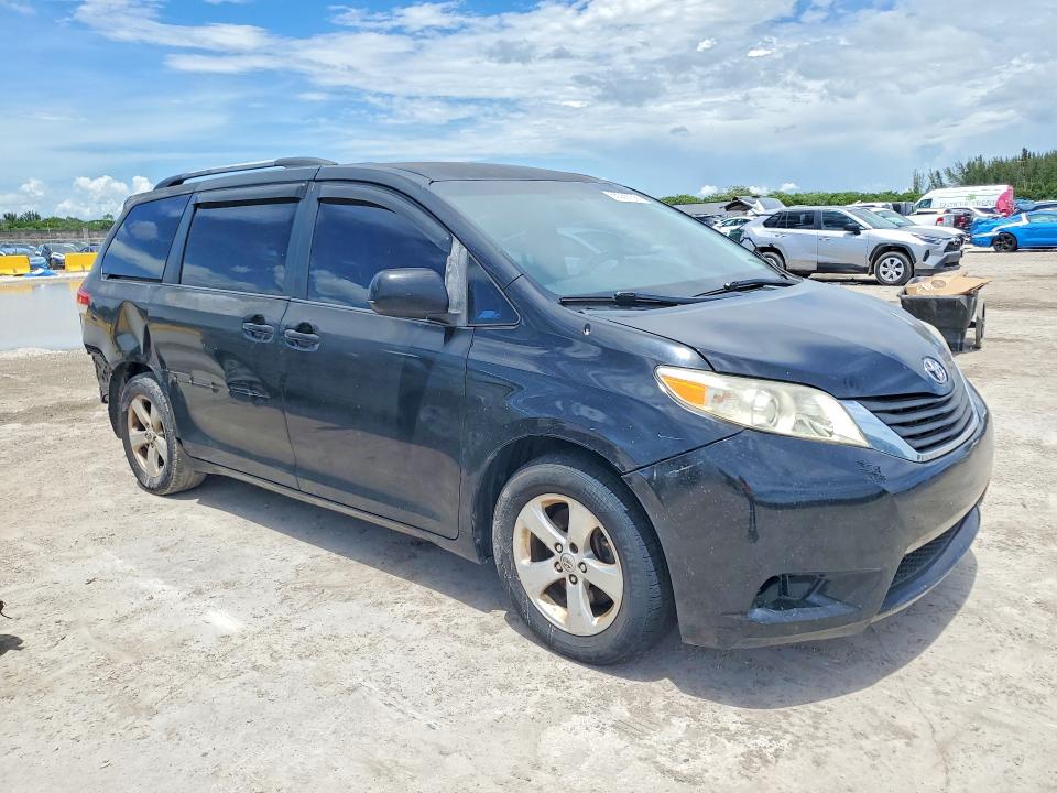 66388756 :رقم المزاد ، 5TDKK3DC1BS151289 vin ، 2011 Toyota Sienna مزاد بيع