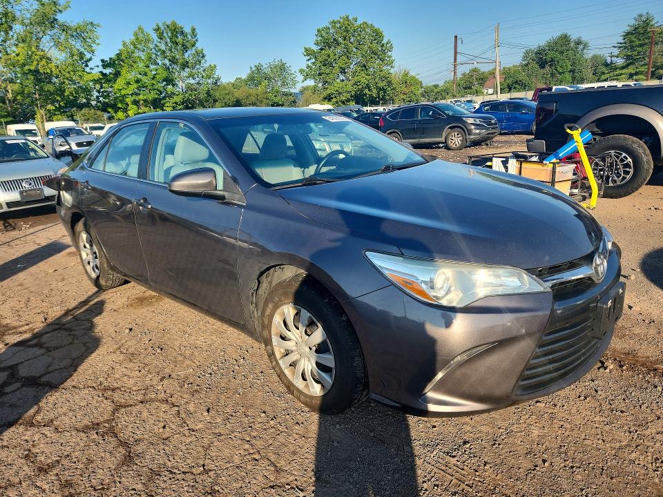 64095356 :رقم المزاد ، 4T1BF1FK6GU586515 vin ، 2016 Toyota Camry مزاد بيع