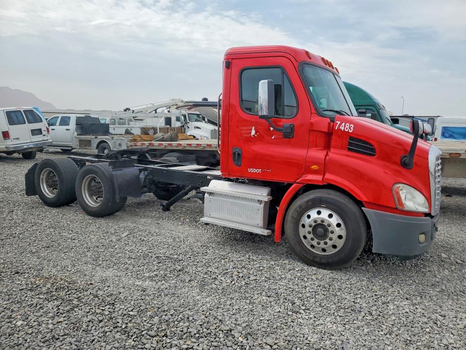 64600926 :رقم المزاد ، 3AKJGBDVXKDKJ8497 vin ، 2019 Freightliner Cascadia 113 مزاد بيع