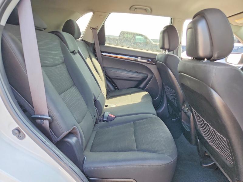 61452356 :رقم المزاد ، 5XYKT3A60FG588053 vin ، 2015 Kia Sorento مزاد بيع