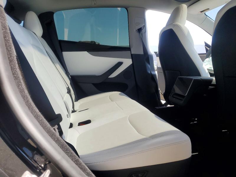 64428486 :رقم المزاد ، 7SAYGDEE3TF424064 vin ، 2026 Tesla Model Y مزاد بيع