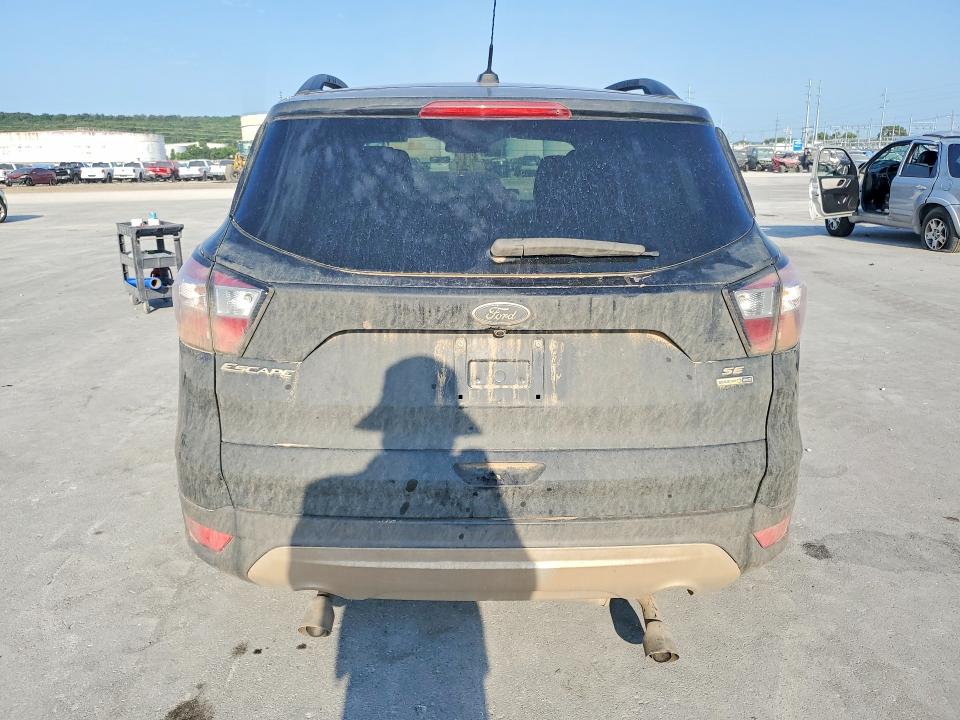 64779776 :رقم المزاد ، 1FMCU9GD8JUC86488 vin ، 2018 Ford Escape مزاد بيع