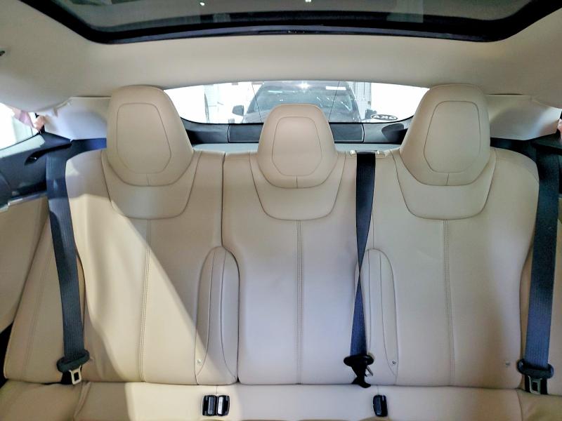 2015 Tesla Model S მანქანა იყიდება აუქციონზე, vin: 5YJSA1H27FF082062, აუქციონის ნომერი: 64305396