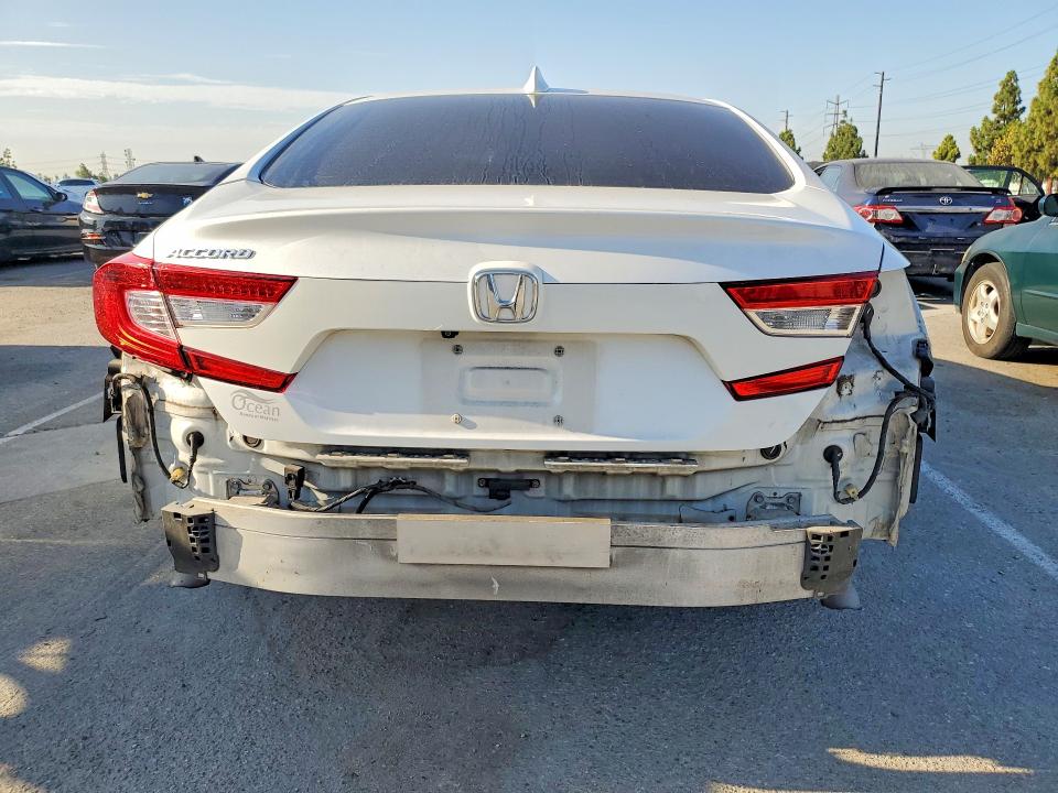 64067116 :رقم المزاد ، 1HGCV1F42JA055321 vin ، 2018 Honda Accord مزاد بيع