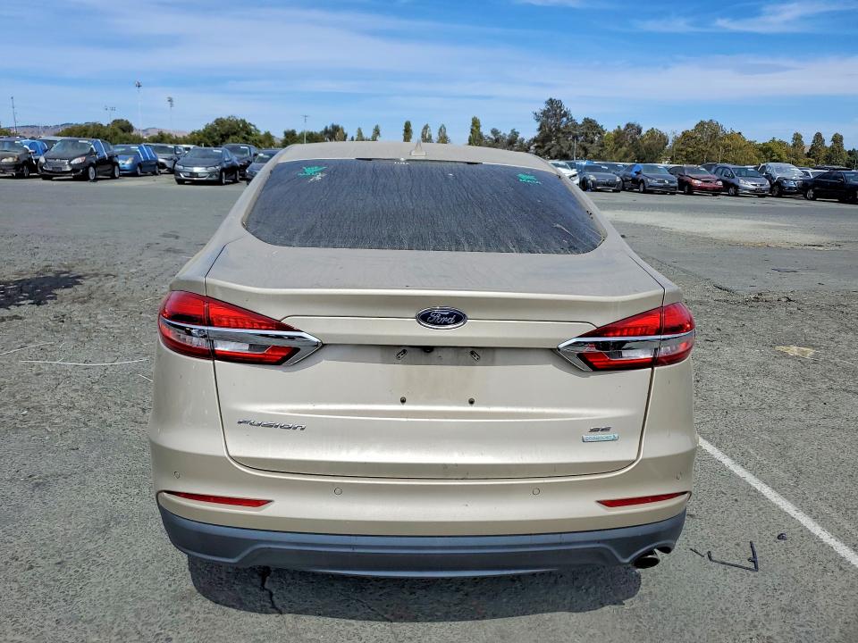 68258696 :رقم المزاد ، 3FA6P0HDXKR152020 vin ، 2019 Ford Fusion مزاد بيع