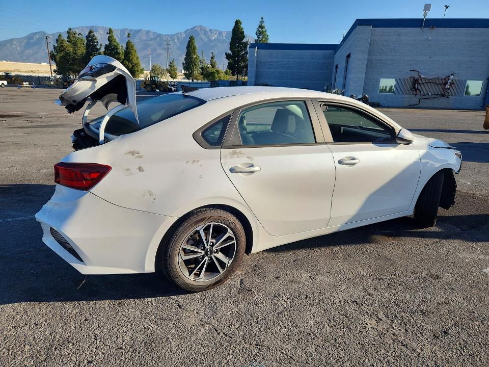 63422246 :رقم المزاد ، 3KPF24AD9NE503960 vin ، 2022 Kia Forte مزاد بيع